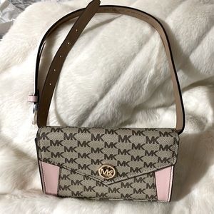 Pink belt whit wallet Michael kors